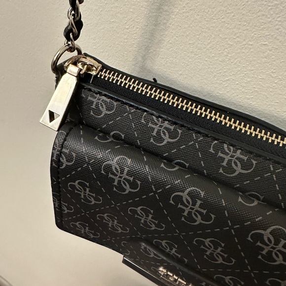 GUESS | Ryann Mini Crossbody Bag | Preloved - Picture 15 of 15